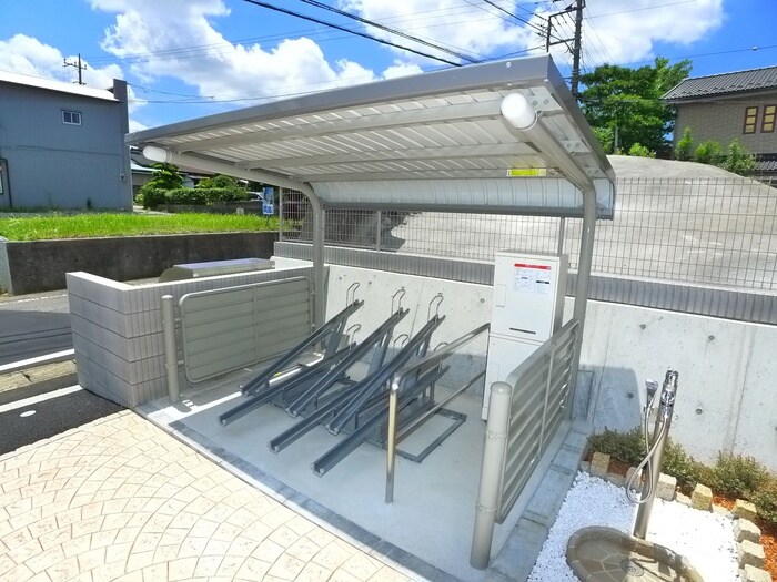 物件外観写真6　(駐輪場)