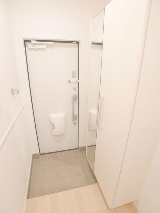 物件内観写真16　(玄関)