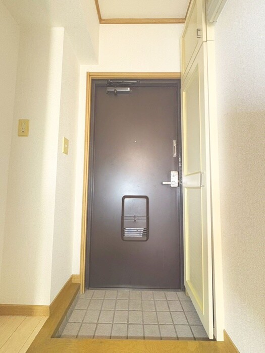 物件内観写真18　(玄関)