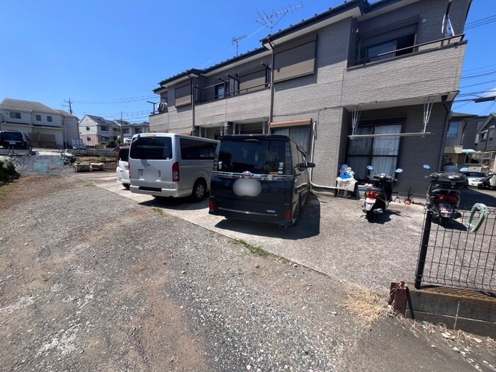 物件外観写真3　(駐車場)