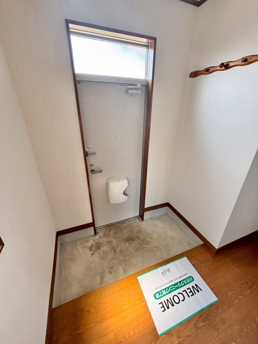 物件内観写真16　(玄関)
