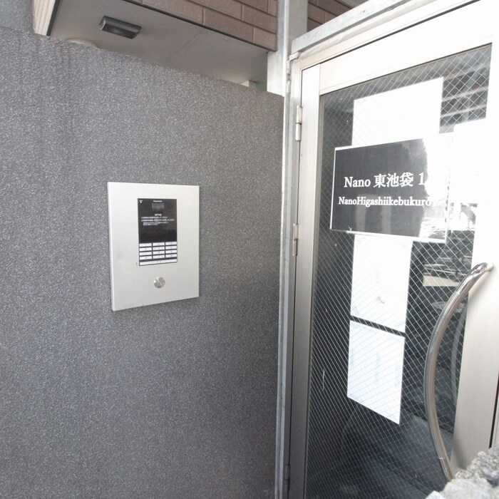 物件外観写真6　(エントランス部分)