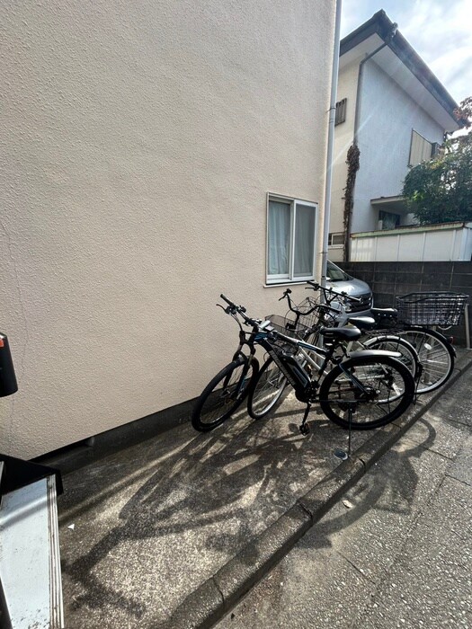 物件外観写真3　(駐車場)