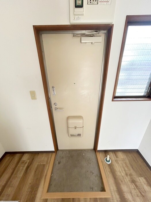 物件内観写真19　(玄関)
