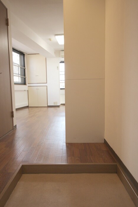 物件内観写真7　(玄関)