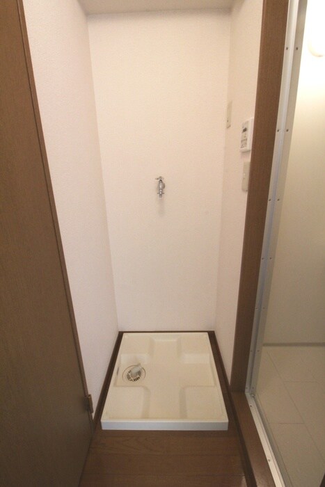 物件内観写真8　(洗濯機置場)