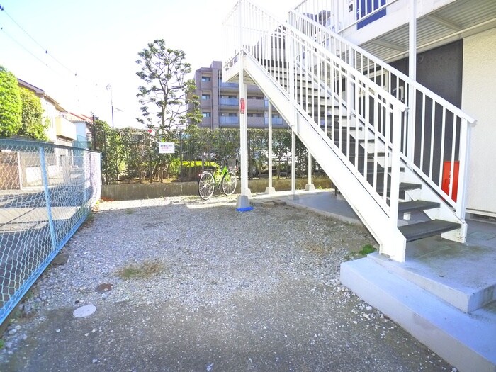 物件外観写真4　(駐車場)