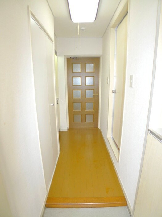 物件内観写真13　(玄関)