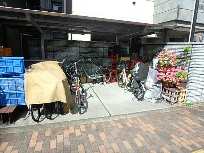 物件外観写真6　(駐輪場)