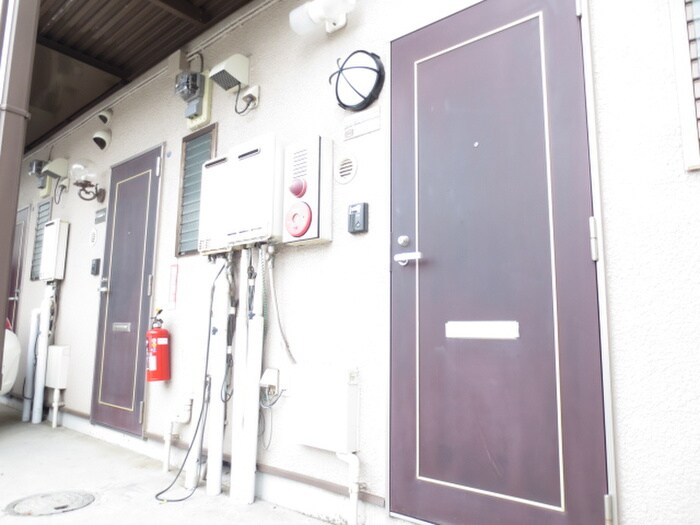 物件外観写真5　(エントランス部分)