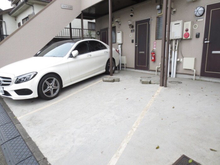 物件外観写真6　(駐車場)