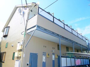 アデレ－ドフラッツ外観写真