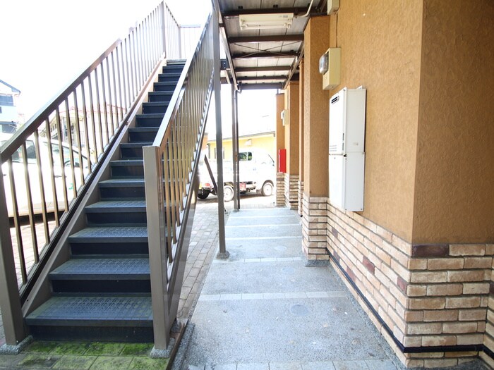 物件外観写真4　(エントランス部分)