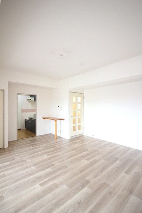 物件内観写真6　(室内からの展望)