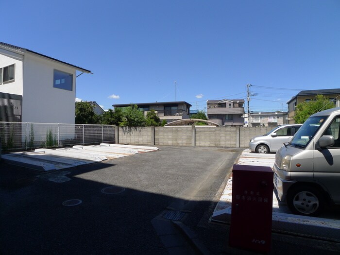 物件外観写真5　(駐車場)