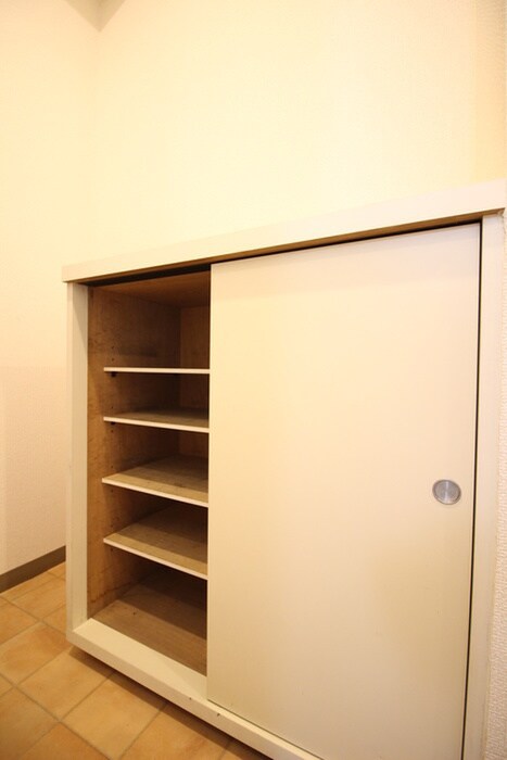 物件内観写真18　(靴箱)