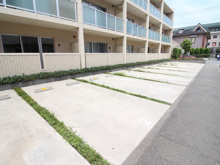 物件外観写真2　(駐車場)