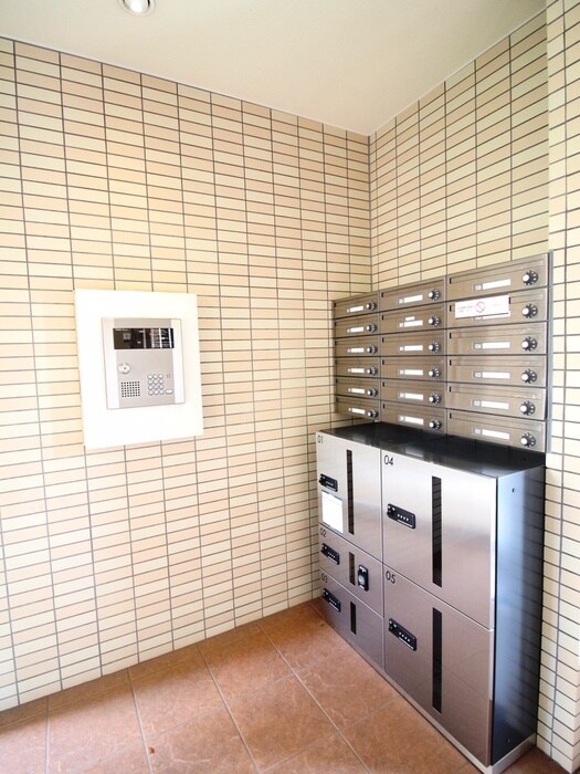 物件外観写真3　(エントランス部分)