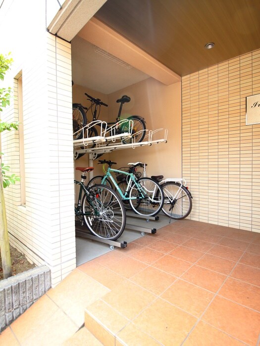 物件外観写真5　(駐輪場)