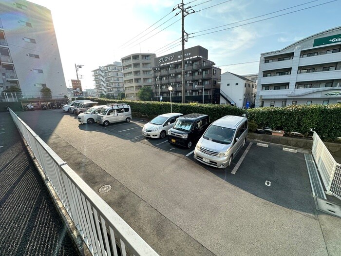 物件外観写真3　(駐車場)