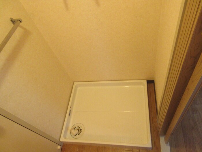 物件内観写真12　(洗濯機置場)