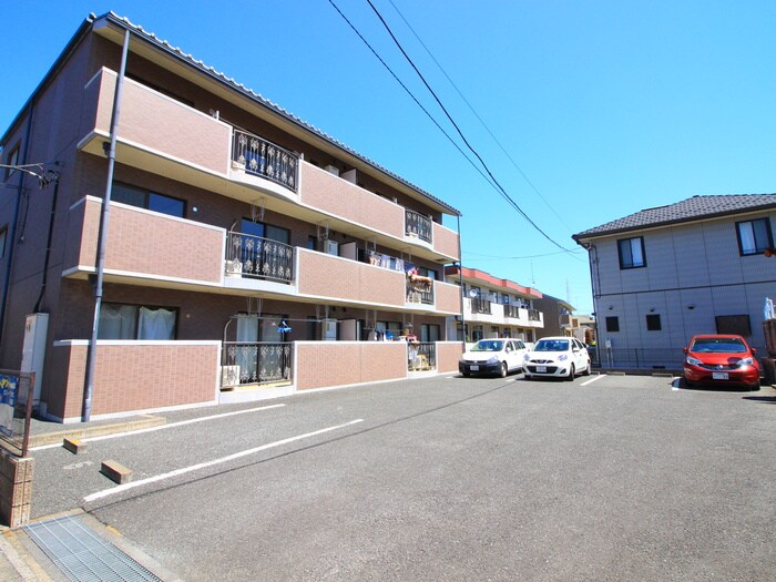 物件外観写真2　(駐車場)