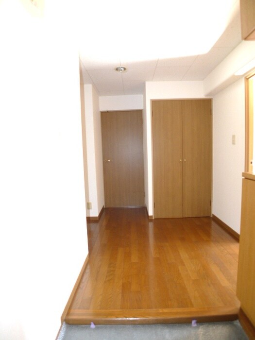 物件内観写真7　(玄関)