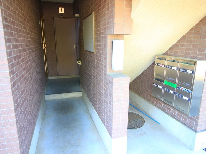 物件外観写真6　(エントランス部分)