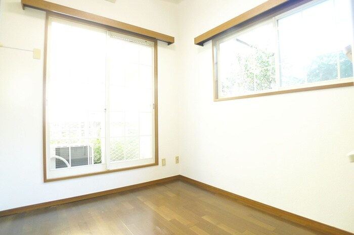 物件内観写真7　(室内からの展望)