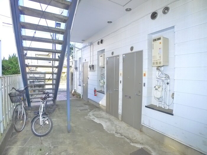 物件外観写真4　(エントランス部分)