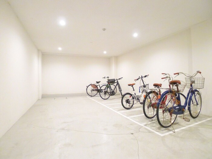 物件外観写真5　(駐輪場)