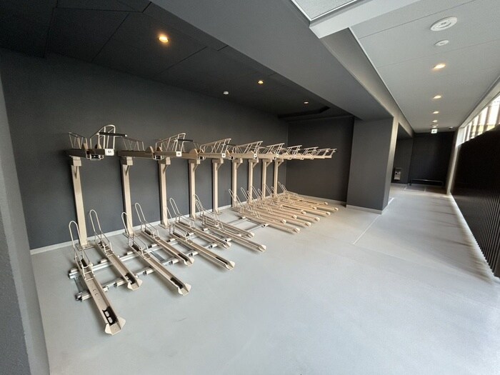 物件外観写真4　(駐輪場)