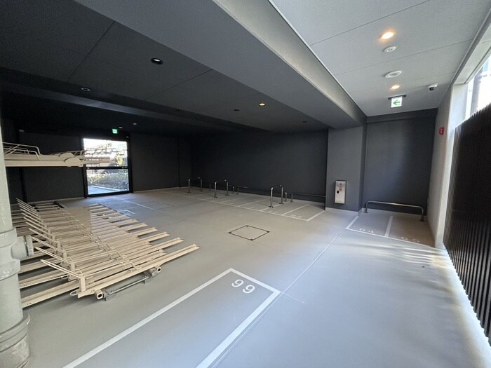 物件外観写真5　(バイク置き場)