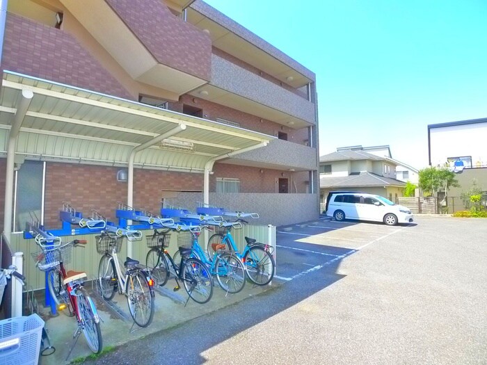 物件外観写真5　(駐輪場)