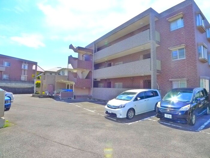 物件外観写真6　(駐車場)