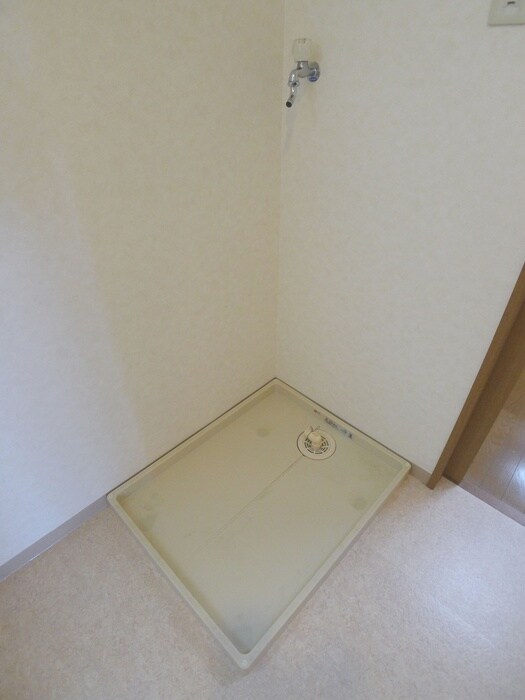 物件内観写真16　(洗濯機置場)