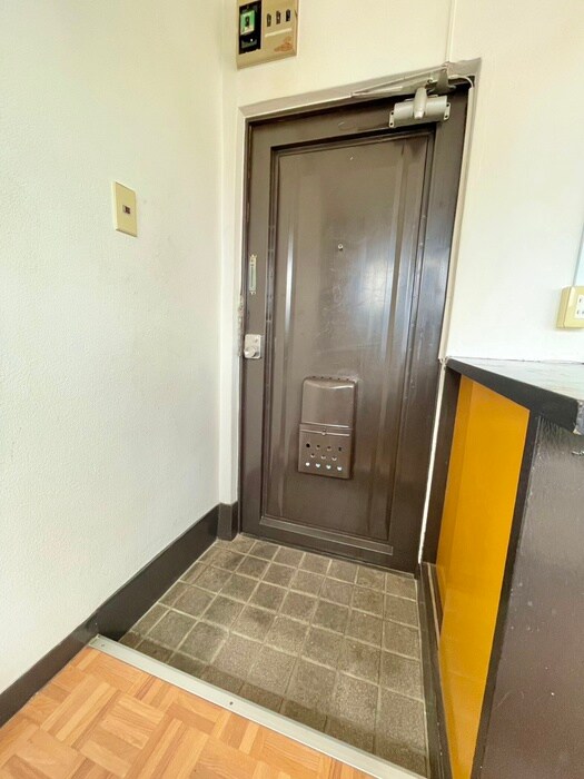 物件内観写真13　(玄関)