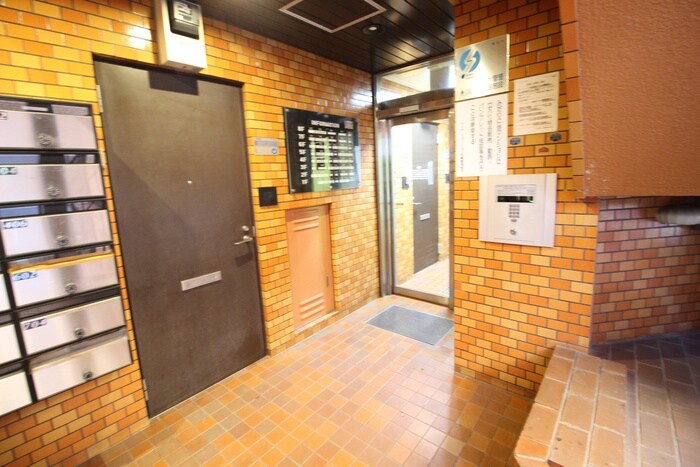 物件外観写真3　(エントランス部分)