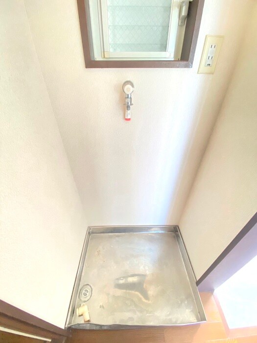 物件内観写真17　(洗濯機置場)