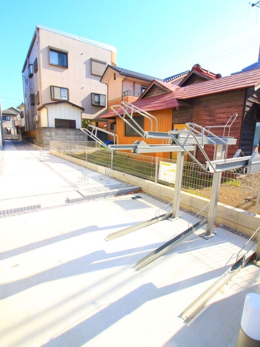 物件外観写真4　(駐輪場)