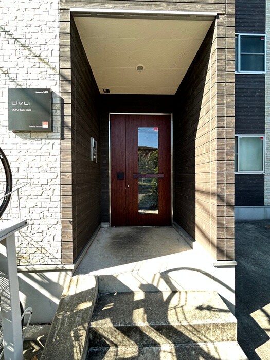 物件外観写真2　(エントランス部分)