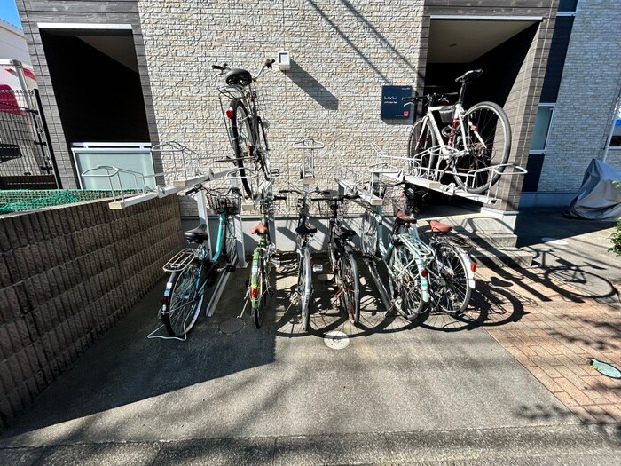 物件外観写真3　(駐輪場)