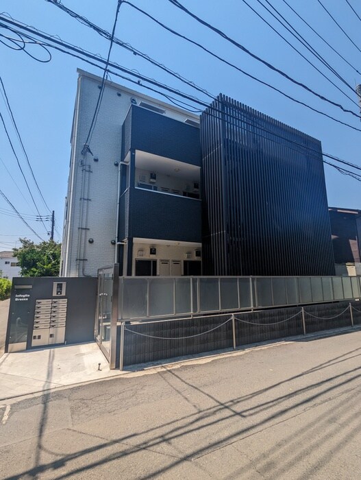 物件外観写真3　(エントランス部分)