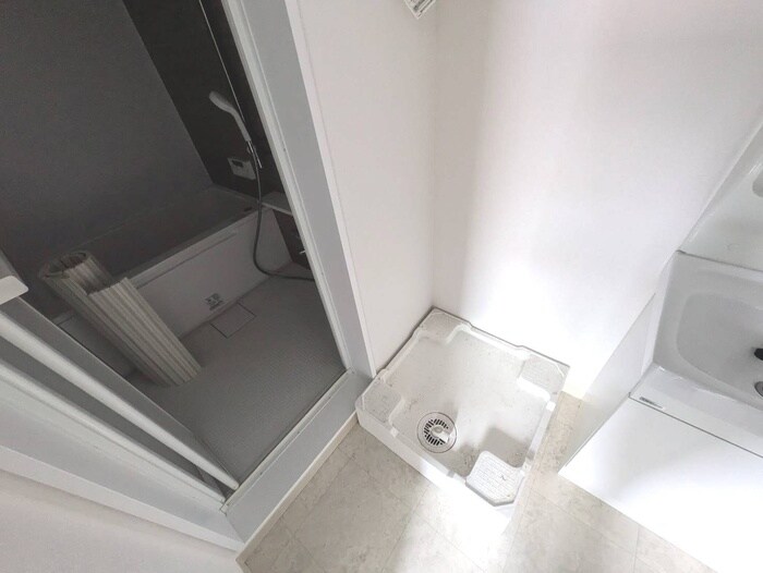 物件内観写真16　(洗濯機置場)