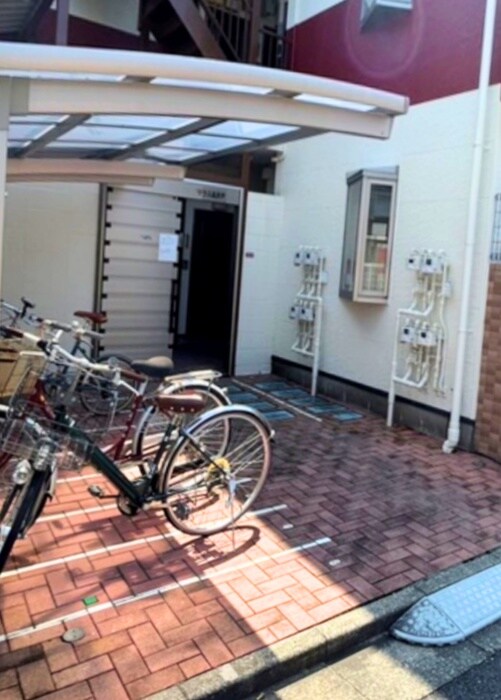 物件外観写真6　(駐輪場)