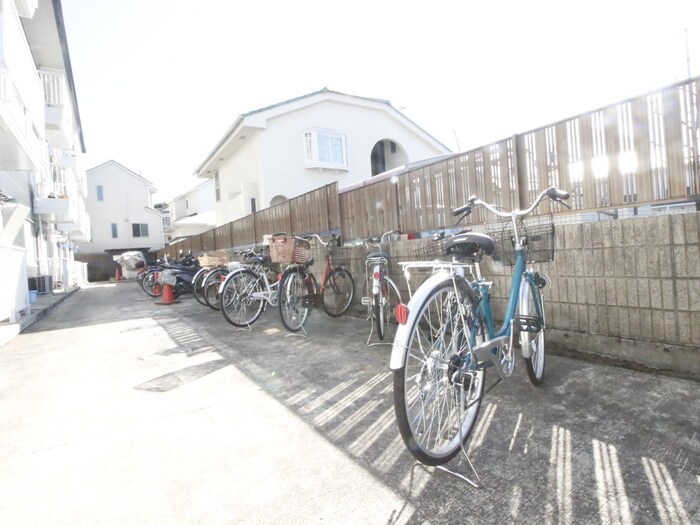 物件外観写真2　(駐輪場)