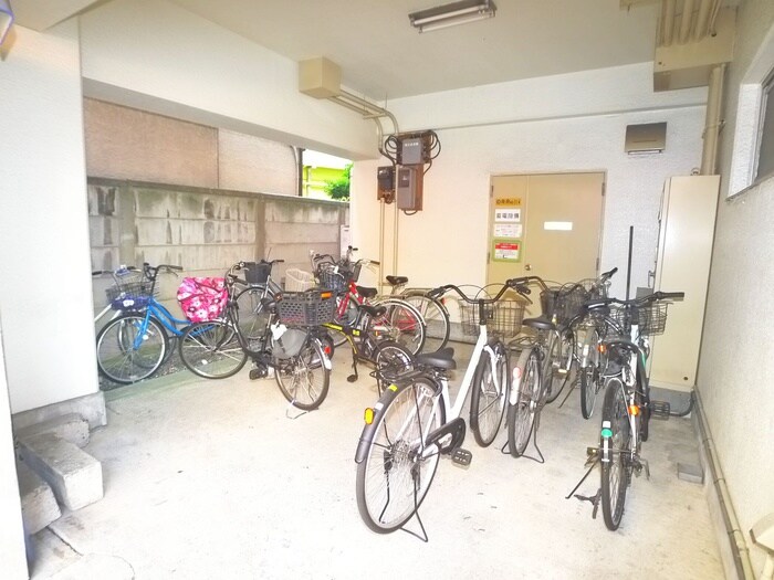 物件外観写真5　(駐輪場)