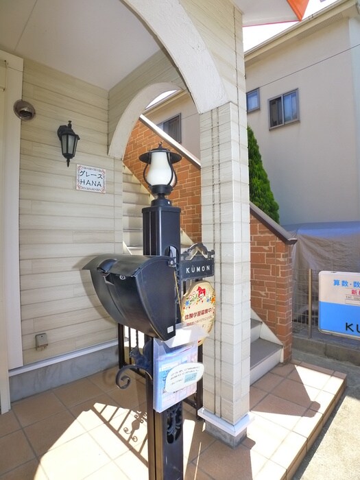 物件外観写真3　(エントランス部分)