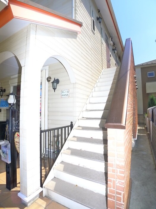 物件外観写真4　(エントランス部分)