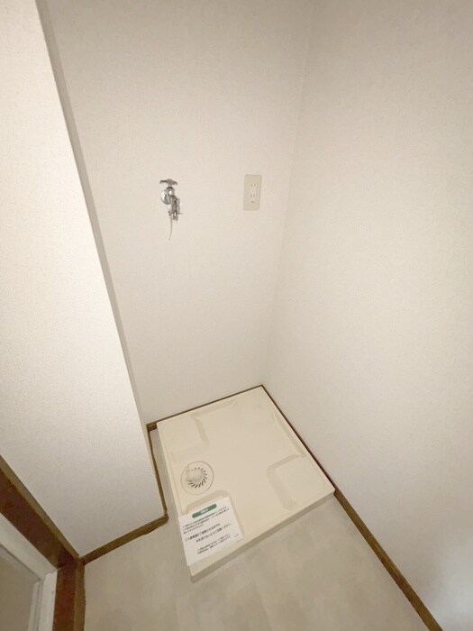 物件内観写真12　(洗濯機置場)